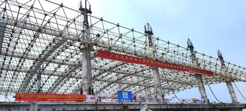白云機場三期擴建工程迎來重要節點，首個鋼結構完成提升